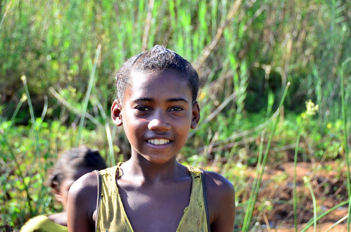 Los niños malgaches disfrutan del espectáculo y nos regalan sus sonrisas.