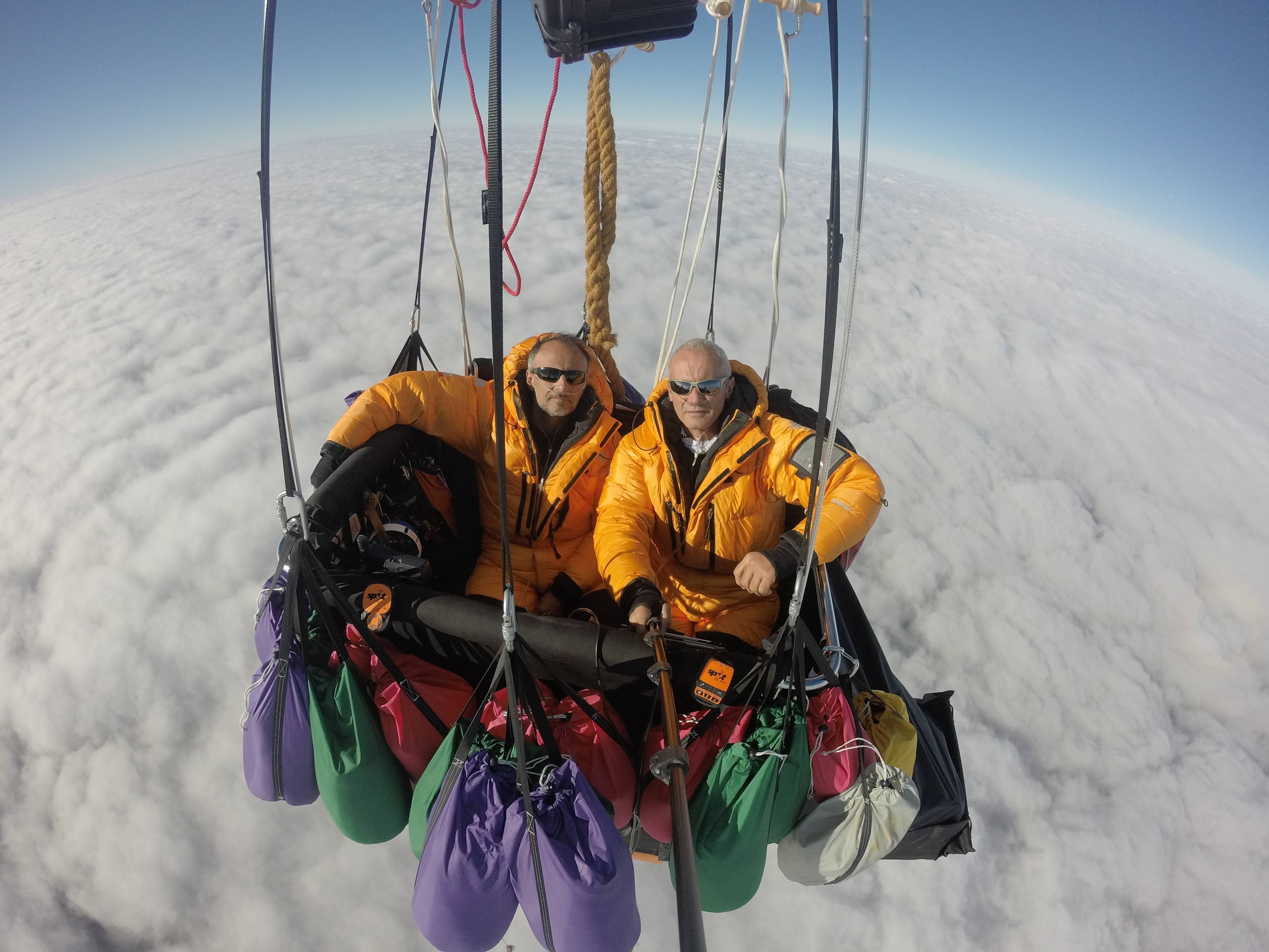 Anulfo González y Ángel Aguirre durante un momento del vuelo.