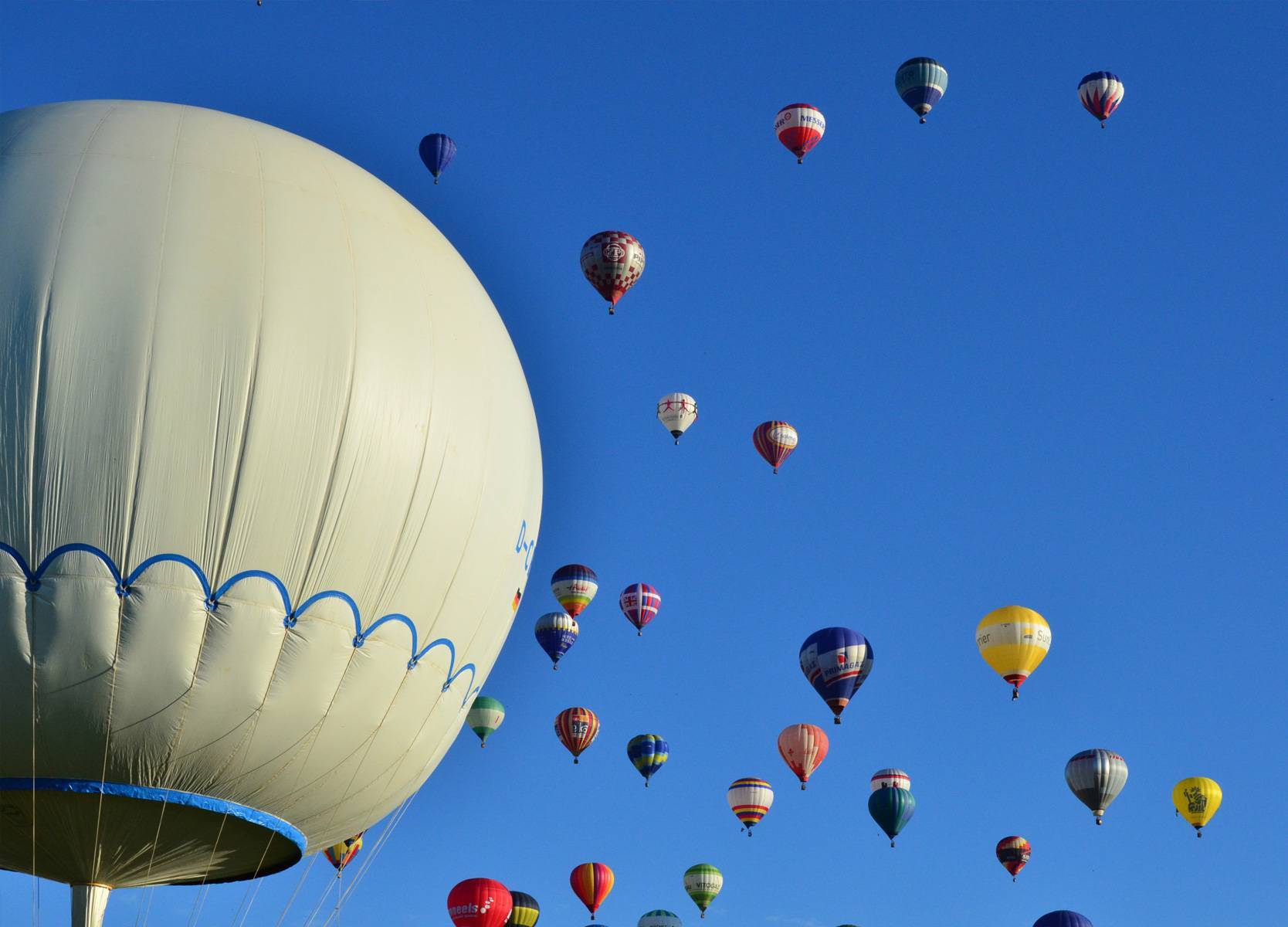 VOLAR EN GLOBO: FESTIVALES DE AEROSTACIÓN