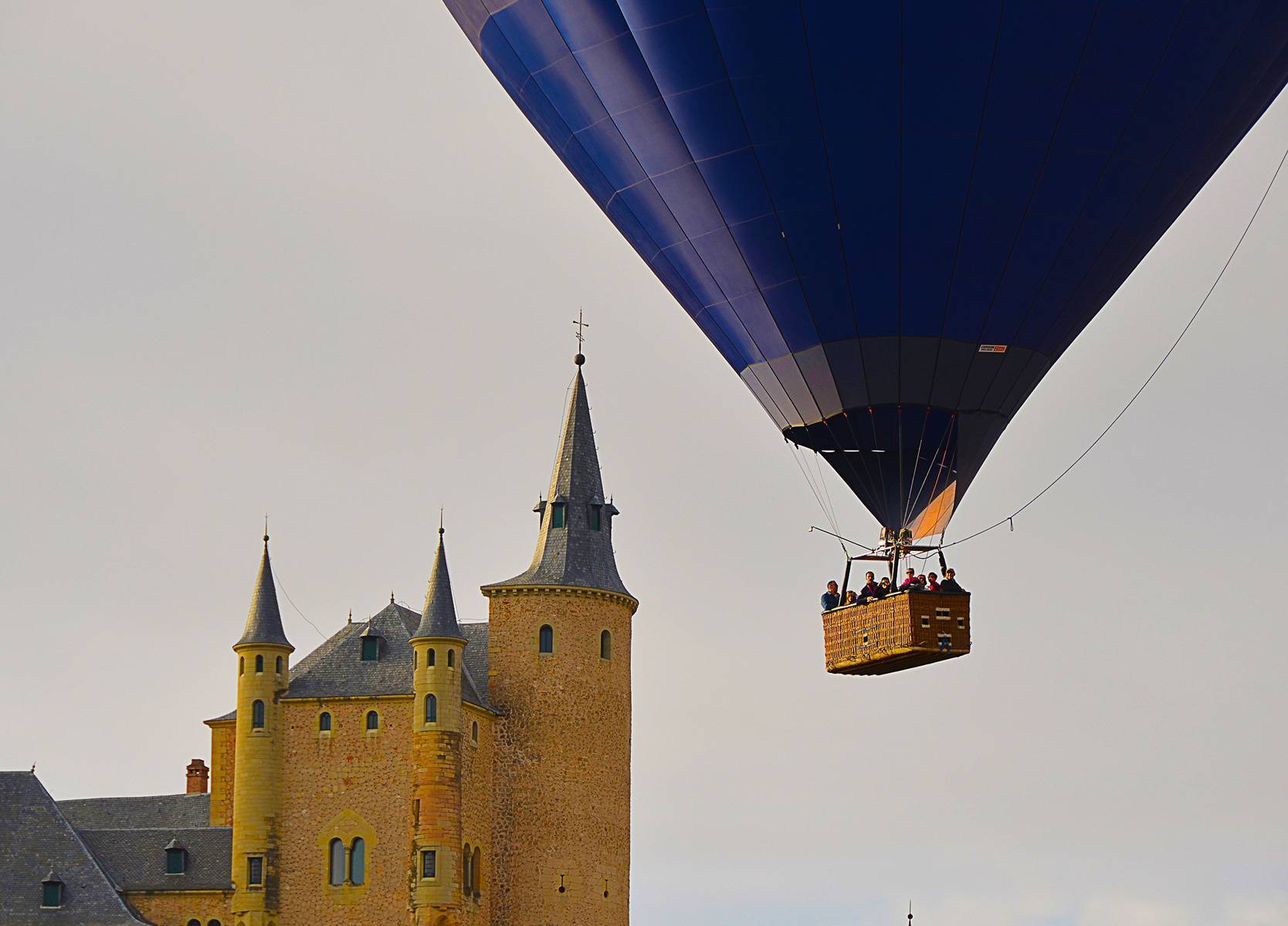 FLYING ON A BALLOON IN SEGOVIA