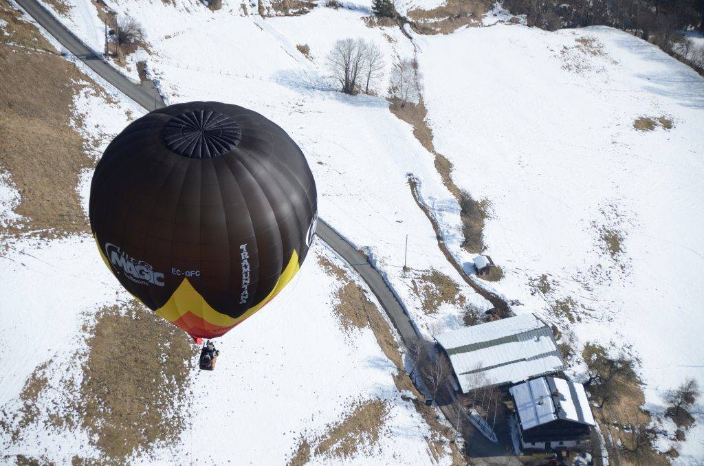 Winter balloon flight