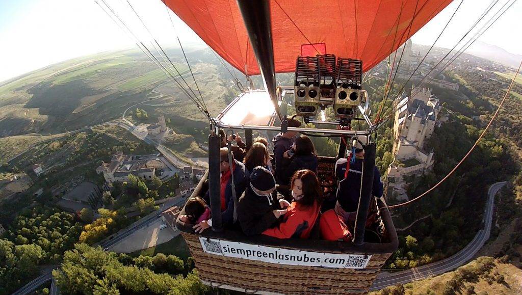 ¿Se puede volar en globo sobre ciudades?