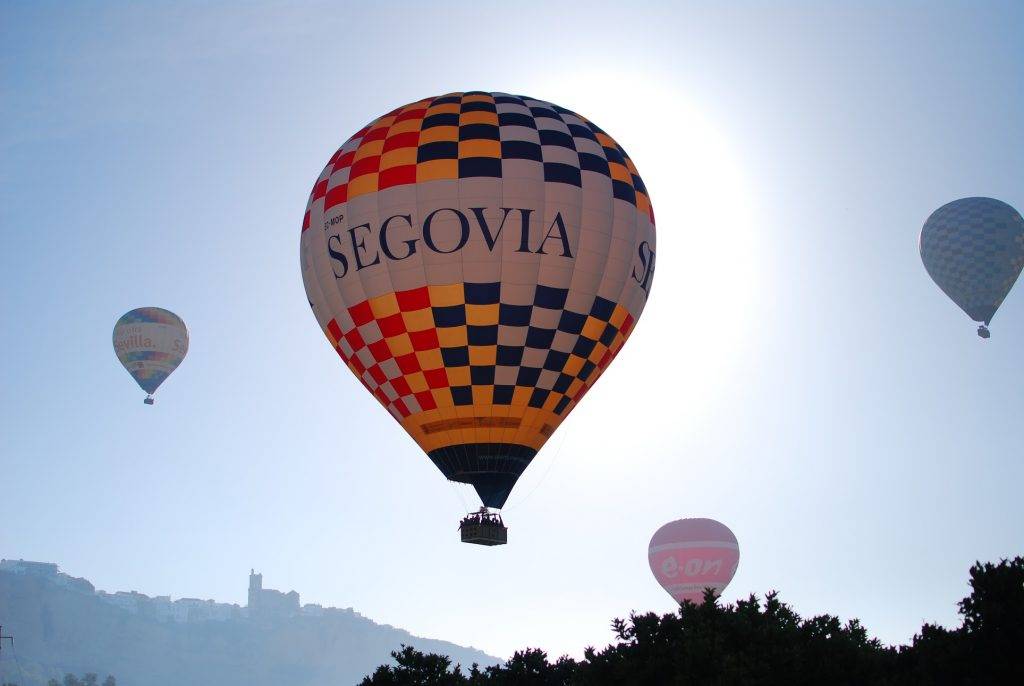 Campaña publicitaria con un globo Campaña publicitaria con un globo