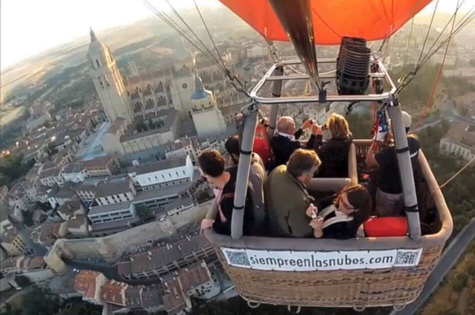 La muralla de Segovia desde un globo aerostatico