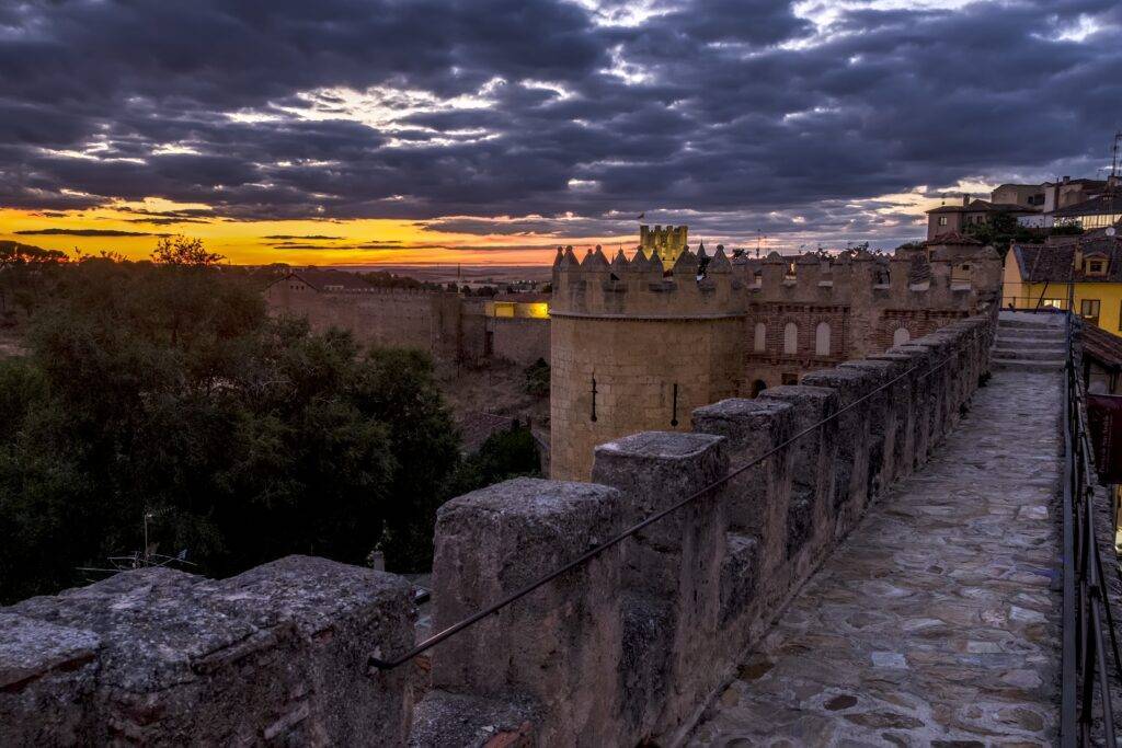 Tres citas romanticas en Segovia. Muralla Arco Socorro San Andres