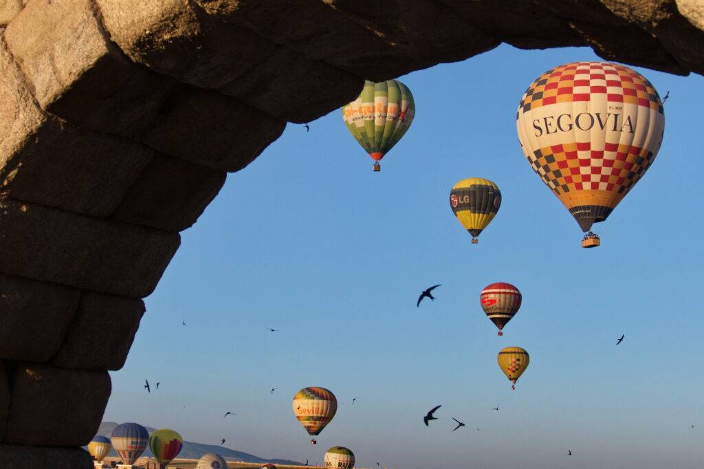 4º "En vuelo globos y vencejos" de Alberto Antolin