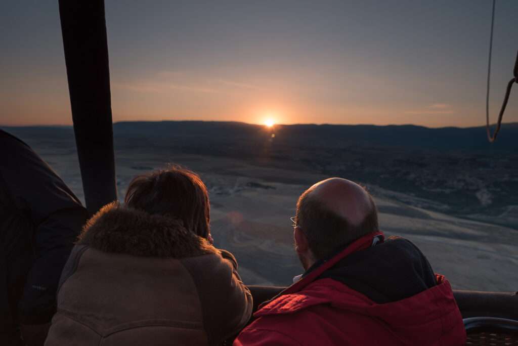 Vuelo nocturno en globo. Ver amanecer