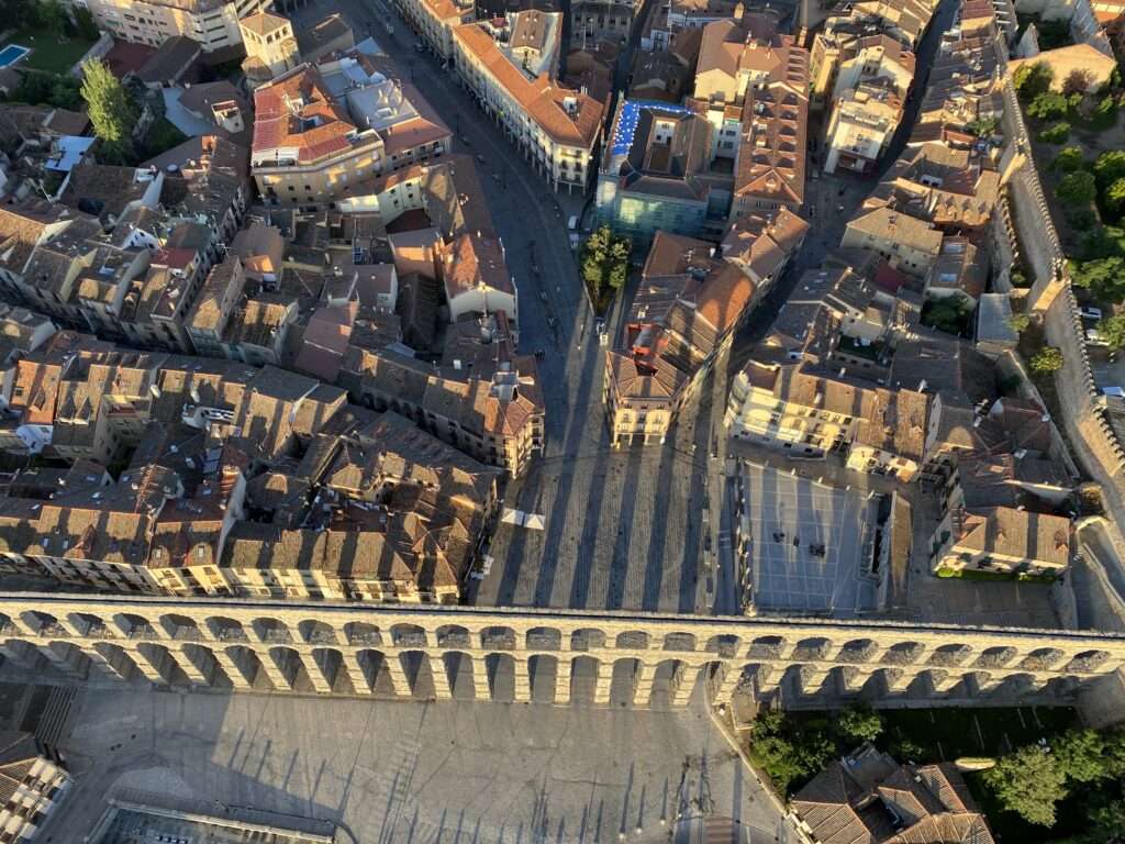 Vuelo en globo Segovia ¿qué ver desde el aire? Acueducto