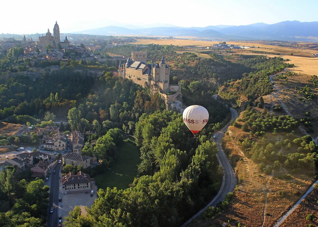 Vuelo en globo Segovia. ¿qué ver desde el aire? Catedral